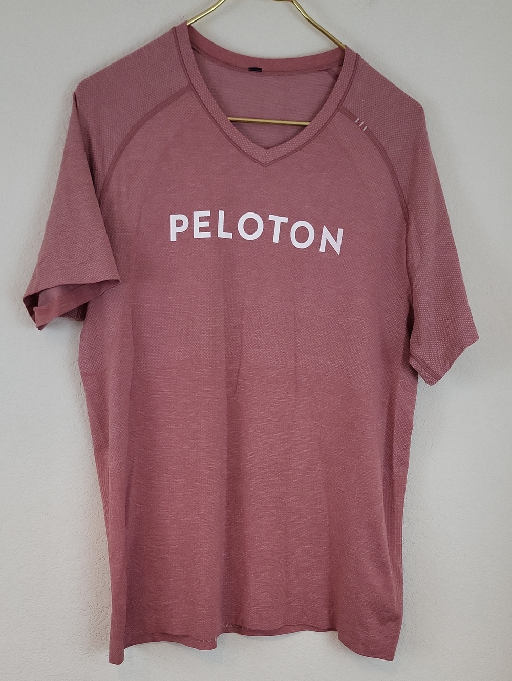 Men’s Lululemon Peloton V-Neck Metal Vent Tech Shirt Dusty Rose Size Large